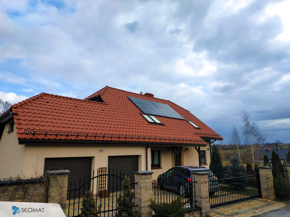 realizacja instalacji fotowoltaiczna na dachu domu jednorodzonego w Baranówce