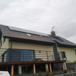 instalacji fotowoltaiczna na dachu domu jednorodzonego w Bolechowicach