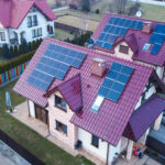 Realizacja instalacji fotowoltaicznej na dachach domów w miejscowości Wegrzce